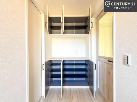 ���� �V���[�Y�{�b�N�X�t���Ȃ̂ŁA���ւ��Еt�����|�������₷���ł��I
�X�b�L���������ւŌ˂��J�����u�ԁA�������̂���S�n������Ԃ��o�}���Ă���܂��B