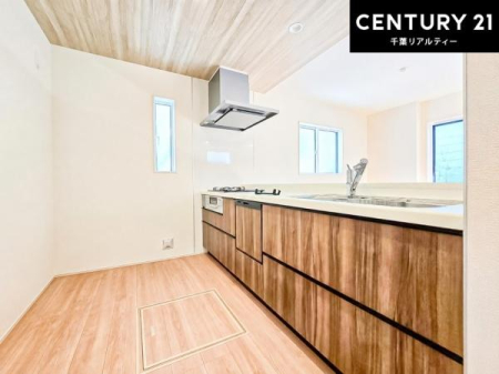 �L�b�`�� ��Ƃ肠�钲���X�y�[�X�ō�Ƃ����₷�����K�ȃL�b�`���ł��I
���q�l�ƈꏏ�ɂ��َq������y���߂�L�X�X�y�[�X�ł��B�y�����������ԂɂȂ肻���ł��ˁI