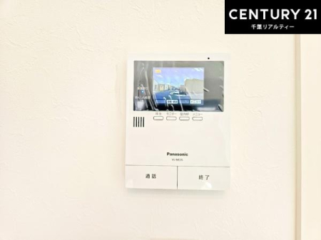 ���̑����� TV���j�^�[�t���C���^�[�z��������A�K��҂��f���Ŋm�F���Ă���Ή��ł��邽�߁A�h�Ɩʂ����S�ł��B���q�l�̂�����Ԏ��ɂ��S�����A���Ƒ��̈��S�E���S�ȕ�炵���T�|�[�g���܂��B