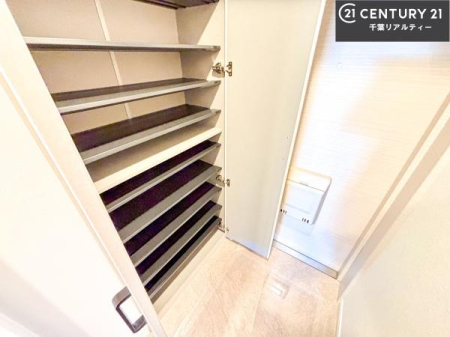 ���� �V���[�Y�{�b�N�X�t���Ȃ̂ŁA���ւ��Еt�����|�������₷���ł��I
�X�b�L���������ւŌ˂��J�����u�ԁA�������̂���S�n������Ԃ��o�}���Ă���܂��B