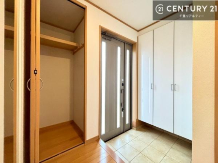 ���� �V���[�Y�{�b�N�X�t���Ȃ̂ŁA���ւ��Еt�����|�������₷���ł��I
�X�b�L���������ւŌ˂��J�����u�ԁA�������̂���S�n������Ԃ��o�}���Ă���܂��B