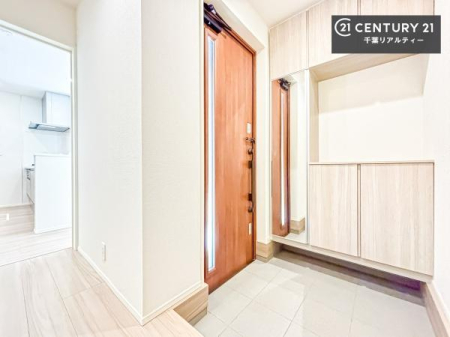 ���� �V���[�Y�{�b�N�X�t���Ȃ̂ŁA���ւ��Еt�����|�������₷���ł��I
�X�b�L���������ւŌ˂��J�����u�ԁA�������̂���S�n������Ԃ��o�}���Ă���܂��B