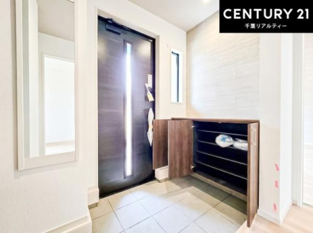���� �V���[�Y�{�b�N�X�t���Ȃ̂ŁA���ւ��Еt�����|�������₷���ł��I
�X�b�L���������ւŌ˂��J�����u�ԁA�������̂���S�n������Ԃ��o�}���Ă���܂��B