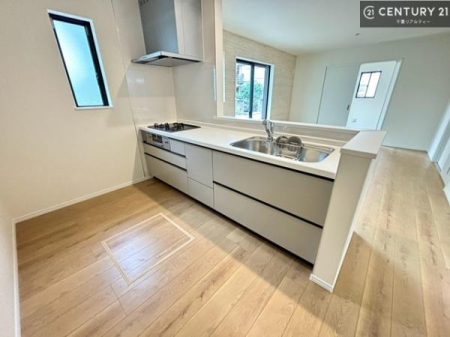 �L�b�`�� ��Ƃ肠�钲���X�y�[�X�ō�Ƃ����₷�����K�ȃL�b�`���ł��I
���q�l�ƈꏏ�ɂ��َq������y���߂�L�X�X�y�[�X�ł��B�y�����������ԂɂȂ肻���ł��ˁI