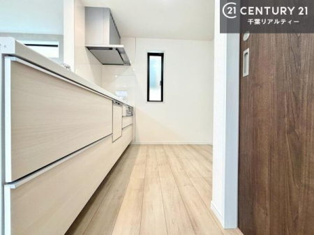 �L�b�`�� ��Ƃ肠�钲���X�y�[�X�ō�Ƃ����₷�����K�ȃL�b�`���ł��I
���q�l�ƈꏏ�ɂ��َq������y���߂�L�X�X�y�[�X�ł��B�y�����������ԂɂȂ肻���ł��ˁI