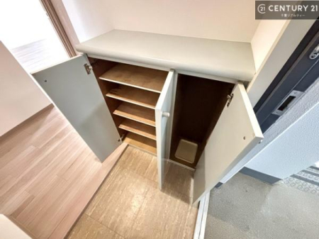 ���� �V���[�Y�{�b�N�X�t���Ȃ̂ŁA���ւ��Еt�����|�������₷���ł��I
�X�b�L���������ւŌ˂��J�����u�ԁA�������̂���S�n������Ԃ��o�}���Ă���܂��B