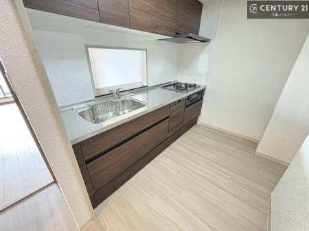 �L�b�`�� ��Ƃ����₷���V�X�e���L�b�`���ł��I���[���t���Ă���̂ŁA�����X�y�[�X�ɕ���u���Ȃ��čς݂܂��I
�L�X�g���āA���K�ɍ�Ƃ��ł��܂��I