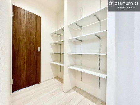 ���[ �p���g���[�t���I���Ă�������A�H�ނ̃X�g�b�N���X�b�L�����ڂ��邱�Ƃ��ł��܂��I
���񌻒n�ł��m���߂��������B