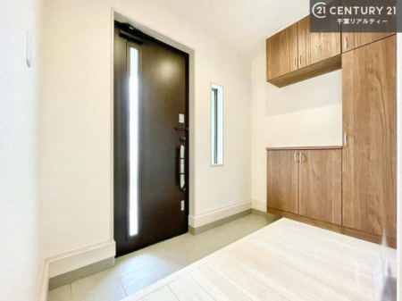 ���� �V���[�Y�{�b�N�X�t���Ȃ̂ŁA���ւ��Еt�����|�������₷���ł��I
�X�b�L���������ւŌ˂��J�����u�ԁA�������̂���S�n������Ԃ��o�}���Ă���܂��B
