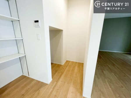 ���[ �p���g���[�t���I���Ă�������A�H�ނ̃X�g�b�N���X�b�L�����ڂ��邱�Ƃ��ł��܂��I
���񌻒n�ł��m���߂��������B