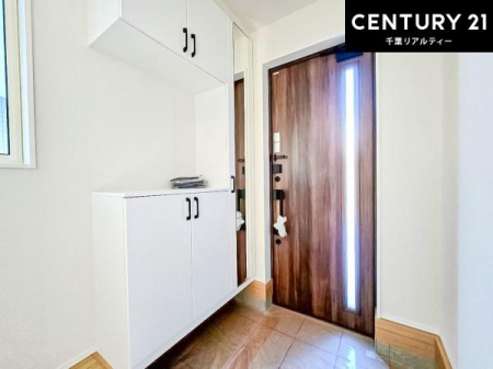 ���� �V���[�Y�{�b�N�X�t���Ȃ̂ŁA���ւ��Еt�����|�������₷���ł��I
�X�b�L���������ւŌ˂��J�����u�ԁA�������̂���S�n������Ԃ��o�}���Ă���܂��B