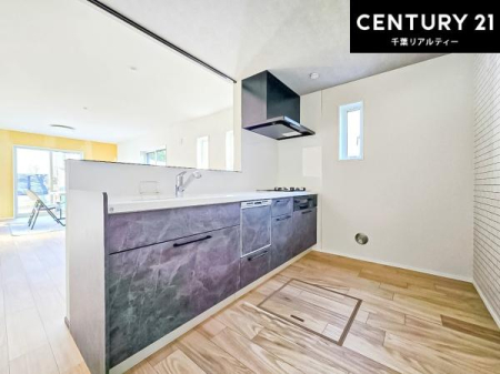 �L�b�`�� ��Ƃ肠�钲���X�y�[�X�ō�Ƃ����₷�����K�ȃL�b�`���ł��I
���q�l�ƈꏏ�ɂ��َq������y���߂�L�X�X�y�[�X�ł��B�y�����������ԂɂȂ肻���ł��ˁI