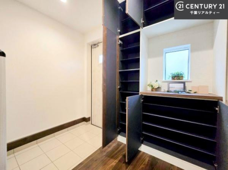 ���� �V���[�Y�{�b�N�X�t���Ȃ̂ŁA���ւ��Еt�����|�������₷���ł��I
�X�b�L���������ւŌ˂��J�����u�ԁA�������̂���S�n������Ԃ��o�}���Ă���܂��B