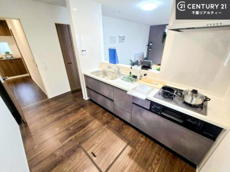 �L�b�`�� ��Ƃ肠�钲���X�y�[�X�ō�Ƃ����₷�����K�ȃL�b�`���ł��I
���q�l�ƈꏏ�ɂ��َq������y���߂�L�X�X�y�[�X�ł��B�y�����������ԂɂȂ肻���ł��ˁI