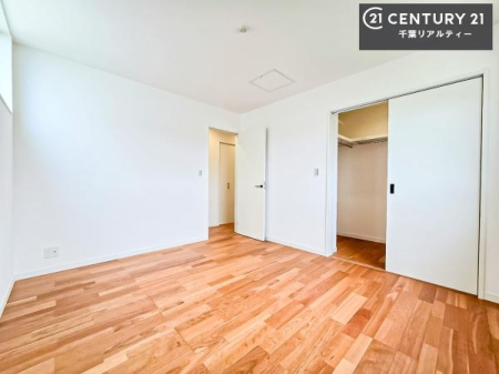 �q������ ���[�X�y�[�X�����Ă��܂��I�������X�b�L�����ڂ��鎖���ł��܂��ˁB
�Ƌ��I�΂Ȃ��V���v���ȃf�U�C���ׁ̈A�Ƌ��I�΂����C�ɓ���̋�ԍ�肪�ł������ł��ˁB
