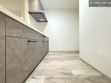 �L�b�`�� ��Ƃ肠�钲���X�y�[�X�ō�Ƃ����₷�����K�ȃL�b�`���ł��I
���q�l�ƈꏏ�ɂ��َq������y���߂�L�X�X�y�[�X�ł��B�y�����������ԂɂȂ肻���ł��ˁI