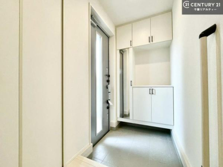 ���� �V���[�Y�{�b�N�X�t���Ȃ̂ŁA���ւ��Еt�����|�������₷���ł��I
�X�b�L���������ւŌ˂��J�����u�ԁA�������̂���S�n������Ԃ��o�}���Ă���܂��B