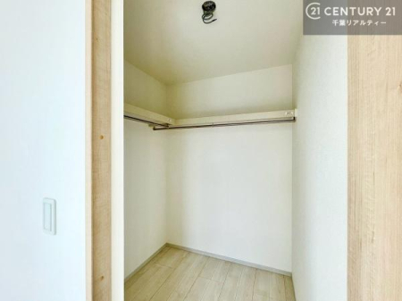 ���[ �E�H�[�N�C���N���[�[�b�g�t���ł��B��������̂��m���Ȃǂ����[���Ă��������ł��ˁI���ɂ���@�������ȂǋG�ߕ��̑傫�ȉƓd�����[�ł��܂��I