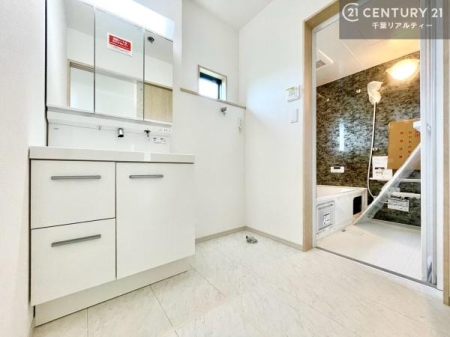 ���ʑ�E���ʏ� �g�Ȃ�𐮂�����ʏ��́A���������厖�ł��I������̐������̂��镵�͋C�����o�I�C�����悭���g�����������܂��B