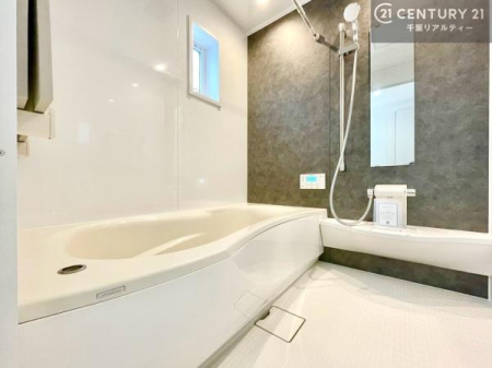 ���� �������������l�̕��͋C�̃o�X���[���́A�����o�Ă��ăo�X�^�C�����[���I
���d���撣���Ă��邲�J���ɂ��D�݂̍���̓����܂����āA�y����ł݂Ă͂������ł��傤���H