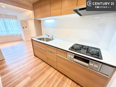 �L�b�`�� ��Ƃ肠�钲���X�y�[�X�ō�Ƃ����₷�����K�ȃL�b�`���ł��I
���q�l�ƈꏏ�ɂ��َq������y���߂�L�X�X�y�[�X�ł��B�y�����������ԂɂȂ肻���ł��ˁI