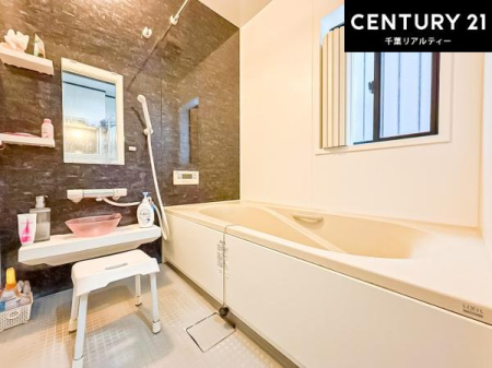 ���� �������������l�̕��͋C�̃o�X���[���́A�����o�Ă��ăo�X�^�C�����[���I
���d���撣���Ă��邲�J���ɂ��D�݂̍���̓����܂����āA�y����ł݂Ă͂������ł��傤���H