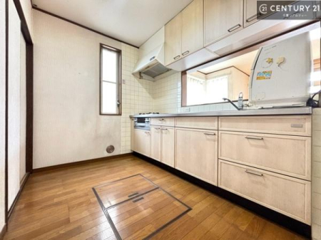 �L�b�`�� ��Ƃ肠�钲���X�y�[�X�ō�Ƃ����₷�����K�ȃL�b�`���ł��I
���q�l�ƈꏏ�ɂ��َq������y���߂�L�X�X�y�[�X�ł��B�y�����������ԂɂȂ肻���ł��ˁI