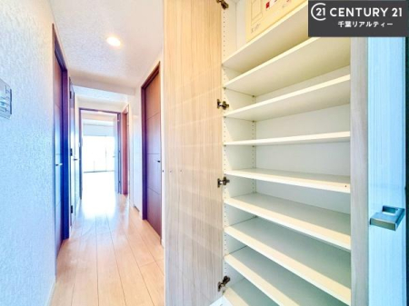 ���� �V���[�Y�{�b�N�X�t���Ȃ̂ŁA���ւ��Еt�����|�������₷���ł��I
�X�b�L���������ւŌ˂��J�����u�ԁA�������̂���S�n������Ԃ��o�}���Ă���܂��B