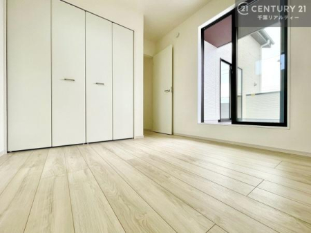 �q������ �����炽���Ղ��������A���ʂ����ǍD�Ȃ��߁A���K�ɉ߂������Ԃł��B
�q�ǂ������Ƃ��Ă��œK�ŁA�w�K�X�y�[�X��V�я�Ƃ��Ă����p�ł��܂��B