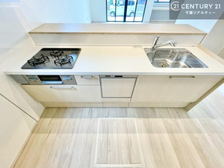 �L�b�`�� ��Ƃ����₷���V�X�e���L�b�`���ł��I���[���t���Ă���̂ŁA�����X�y�[�X�ɕ���u���Ȃ��čς݂܂��I
�L�X�g���āA���K�ɍ�Ƃ��ł��܂��I