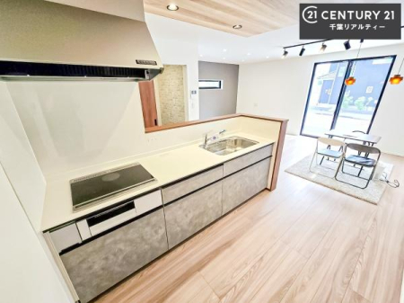�L�b�`�� ���[�͂̍����V�X�e���L�b�`���ŁA��������H�����������Еt���A�L�X�Ƃ�����Ԃŉ��K�ɗ������y���߂܂��B