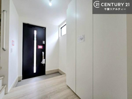 ���� �V���[�Y�{�b�N�X�t���Ȃ̂ŁA���ւ��Еt�����|�������₷���ł��I
�X�b�L���������ւŌ˂��J�����u�ԁA�������̂���S�n������Ԃ��o�}���Ă���܂��B