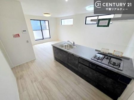 �L�b�`�� ��Ƃ肠�钲���X�y�[�X�ō�Ƃ����₷�����K�ȃL�b�`���ł��I
���q�l�ƈꏏ�ɂ��َq������y���߂�L�X�X�y�[�X�ł��B�y�����������ԂɂȂ肻���ł��ˁI