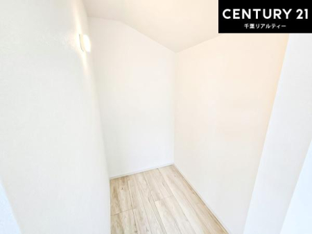���[ �E�H�[�N�C���N���[�[�b�g�t���ł��B��������̂��m���Ȃǂ����[���Ă��������ł��ˁI���ɂ���@�������ȂǋG�ߕ��̑傫�ȉƓd�����[�ł��܂��I