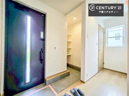 ���� �V���[�Y�{�b�N�X�t���Ȃ̂ŁA���ւ��Еt�����|�������₷���ł��I
�X�b�L���������ւŌ˂��J�����u�ԁA�������̂���S�n������Ԃ��o�}���Ă���܂��B