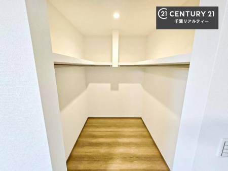 ���[ �E�H�[�N�C���N���[�[�b�g�t���ł��B��������̂��m���Ȃǂ����[���Ă��������ł��ˁI���ɂ���@�������ȂǋG�ߕ��̑傫�ȉƓd�����[�ł��܂��B