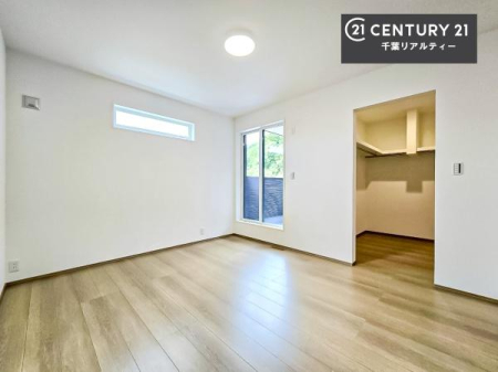 �q������ ���[�X�y�[�X���������Ă���A�ߗނ₨������A�w�p�i�Ȃǂ��������萮���ł��܂��B���������L���g���邽�߁A���K�Ő������Z��Ԃ��������܂��B