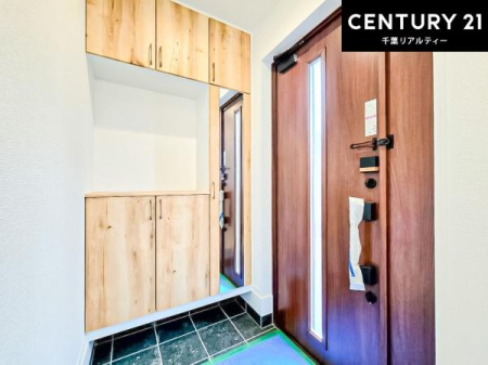 ���� �V���[�Y�{�b�N�X�t���Ȃ̂ŁA���ւ��Еt�����|�������₷���ł��I
�X�b�L���������ւŌ˂��J�����u�ԁA�������̂���S�n������Ԃ��o�}���Ă���܂��B