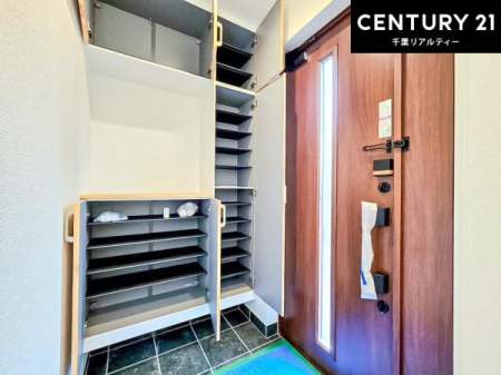 ���� �V���[�Y�{�b�N�X�t���Ȃ̂ŁA���ւ��Еt�����|�������₷���ł��I
�X�b�L���������ւŌ˂��J�����u�ԁA�������̂���S�n������Ԃ��o�}���Ă���܂��B