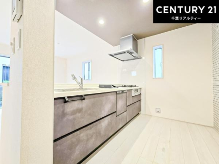 �L�b�`�� ��Ƃ肠�钲���X�y�[�X�ō�Ƃ����₷�����K�ȃL�b�`���ł��I
���q�l�ƈꏏ�ɂ��َq������y���߂�L�X�X�y�[�X�ł��B�y�����������ԂɂȂ肻���ł��ˁI