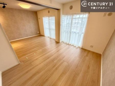 ���r���O�ȊO�̋��� ���邭���ʂ��̗ǂ������ł��B�u�V���v���v�Ƀf�U�C�����ꂽ�����B���R�x�������̂ŉƋ�⃌�C�A�E�g�ł��D�݂̋�Ԃ�n��グ���܂��B�����x�A���n�ɂĂ��m�F���������B