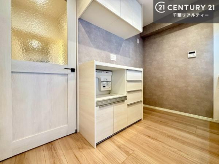 �L�b�`�� ��Ƃ肠�钲���X�y�[�X�ō�Ƃ����₷�����K�ȃL�b�`���ł��I
���q�l�ƈꏏ�ɂ��َq������y���߂�L�X�X�y�[�X�ł��B�y�����������ԂɂȂ肻���ł��ˁI