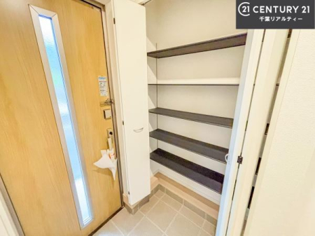 ���� �V���[�Y�{�b�N�X�t���Ȃ̂ŁA���ւ��Еt�����|�������₷���ł��I
�X�b�L���������ւŌ˂��J�����u�ԁA�������̂���S�n������Ԃ��o�}���Ă���܂��B