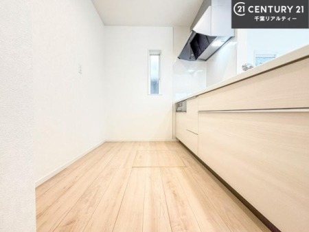 �L�b�`�� ��Ƃ肠�钲���X�y�[�X�ō�Ƃ����₷�����K�ȃL�b�`���ł��I
���q�l�ƈꏏ�ɂ��َq������y���߂�L�X�X�y�[�X�ł��B�y�����������ԂɂȂ肻���ł��ˁI