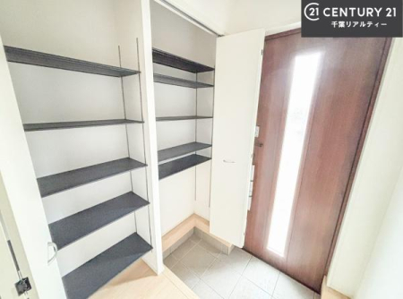 ���� �V���[�Y�{�b�N�X�t���Ȃ̂ŁA���ւ��Еt�����|�������₷���ł��I
�X�b�L���������ւŌ˂��J�����u�ԁA�������̂���S�n������Ԃ��o�}���Ă���܂��B