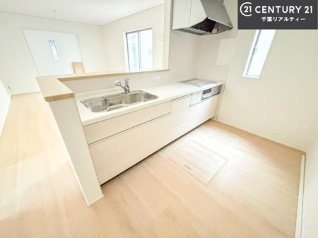 �L�b�`�� ��Ƃ肠�钲���X�y�[�X�ō�Ƃ����₷�����K�ȃL�b�`���ł��I
���q�l�ƈꏏ�ɂ��َq������y���߂�L�X�X�y�[�X�ł��B�y�����������ԂɂȂ肻���ł��ˁI