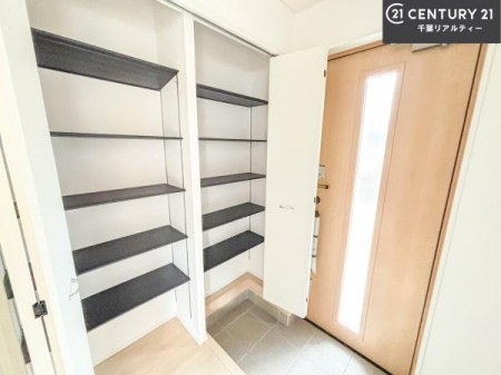 ���� �V���[�Y�{�b�N�X�t���Ȃ̂ŁA���ւ��Еt�����|�������₷���ł��I
�X�b�L���������ւŌ˂��J�����u�ԁA�������̂���S�n������Ԃ��o�}���Ă���܂��B