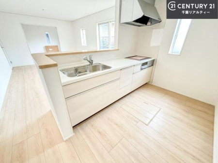 �L�b�`�� ��Ƃ肠�钲���X�y�[�X�ō�Ƃ����₷�����K�ȃL�b�`���ł��I
���q�l�ƈꏏ�ɂ��َq������y���߂�L�X�X�y�[�X�ł��B�y�����������ԂɂȂ肻���ł��ˁI
