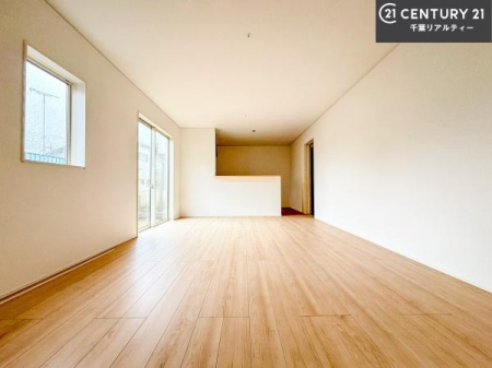 ���r���O �S�n�ǂ����r���O�͉Ƒ������R�ƏW�܂�܂��B�Ƒ��c�R�̎��Ԃ����������ł��B���Ƒ��ƁA����w�[���������Ԃ��߂��������ł��ˁB