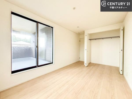 �m�� �o���R�j�[�ɖʂ��Ă���m���ł��B���邭�����肪����A���C����������ł��܂��I���N���āA�O�ɏo�Ĕw�L�т����[�ċz�����ǂ������}������邱�Ƃ��ł��܂��B